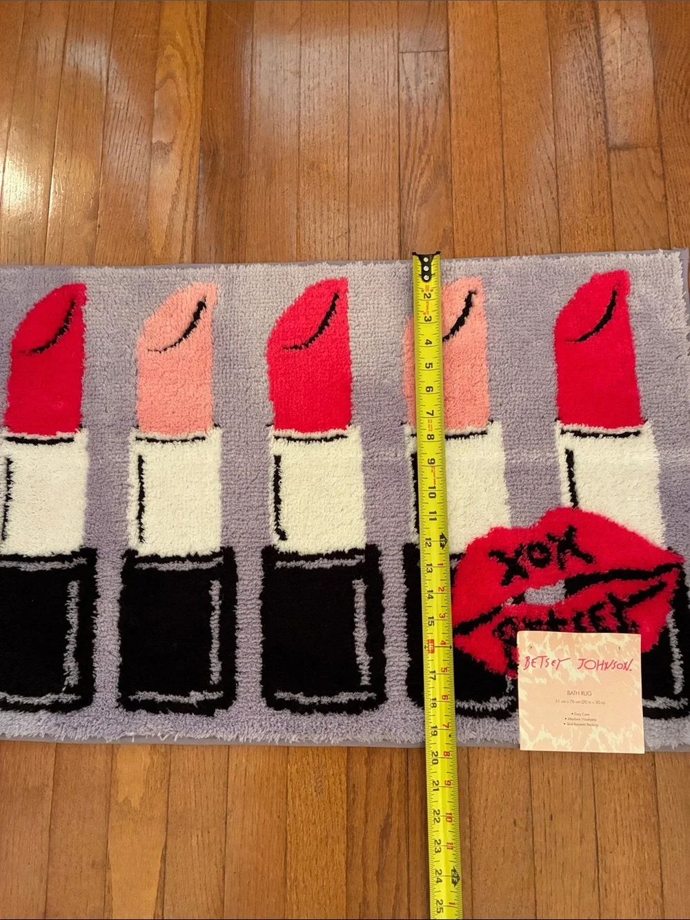 Betsey Johnson Lavender Lipstick 💄 Row Bath Mat with Lips 👄